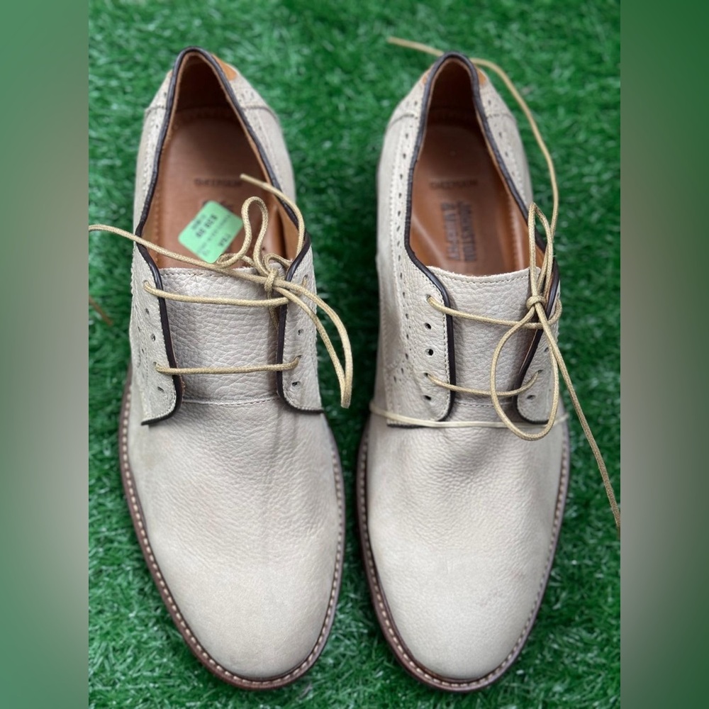 Johnston and Murphy men’s shoe‎ size 8.5 color Beige